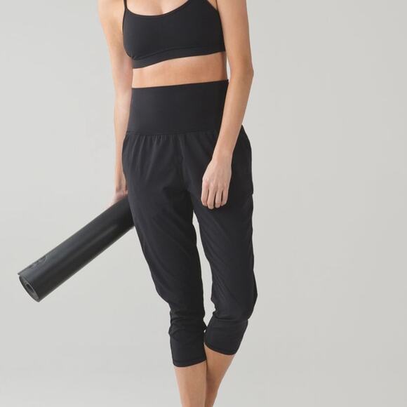 Lululemon Tranquil Crop High Rise Black Lightweight Active Pants Size 8 - Picture 1 of 8